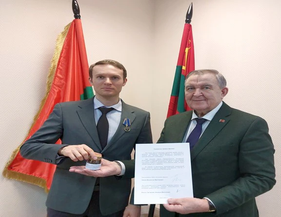 Священная земля Ленинграда — народу Приднестровья: петербуржцы передали капсулу памяти в Москве