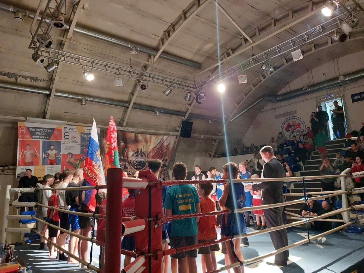 Председатель «Здоровой страны» наградил спортсменов WPLF на открытом ринге ко Дню защитника Отечества